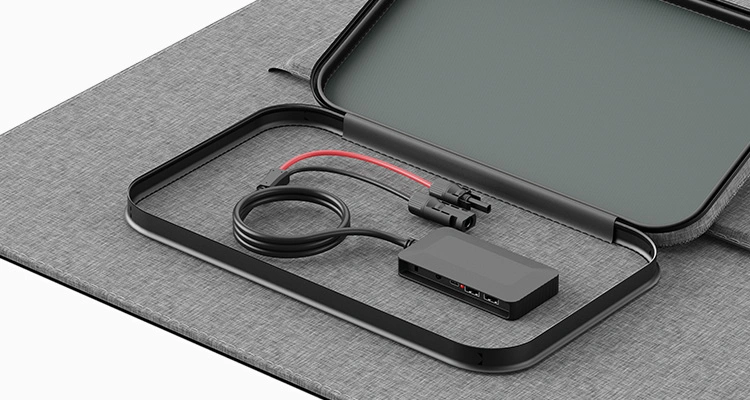 Карман панели с кабелями и разъёмами